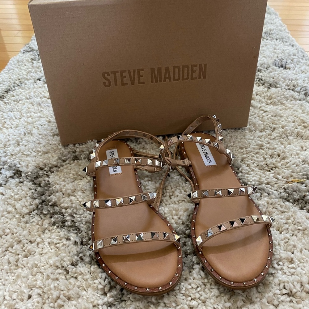 Steve Madden travel tan sandals with box
